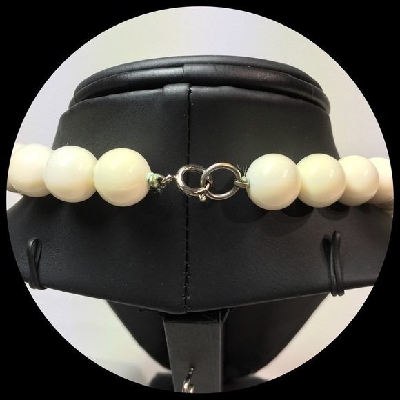 𝅺silver, Gray and Ivory Beaded Statement Necklace💕 - Picture 4 of 4